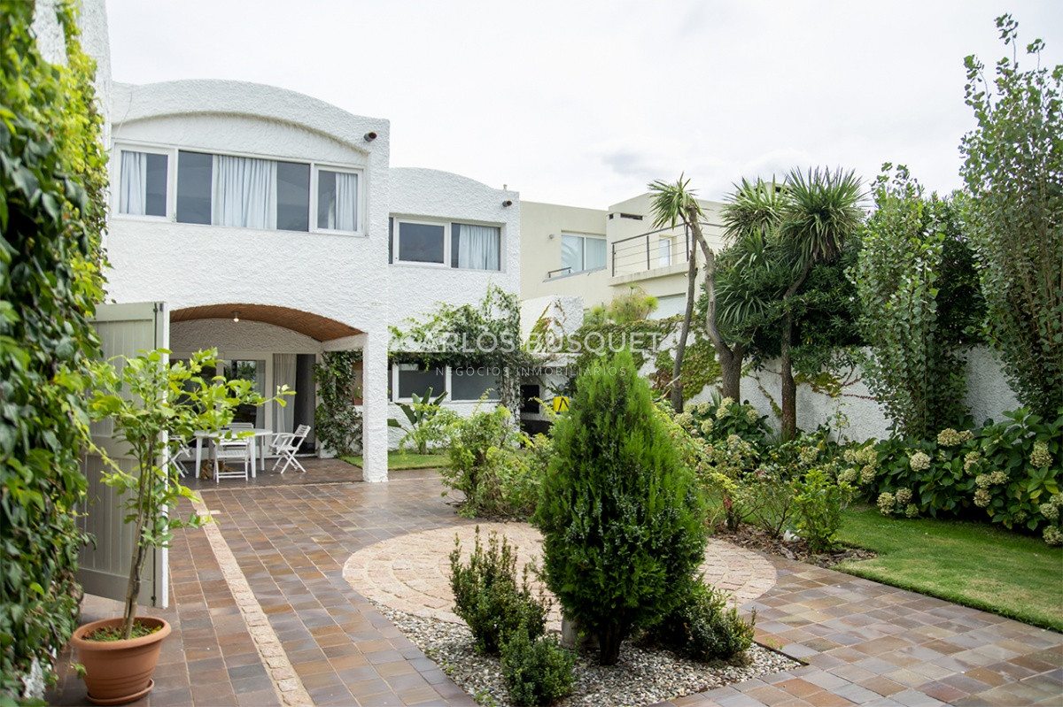 Casa ID.85 - Hermosa casa en venta en zona de la península.