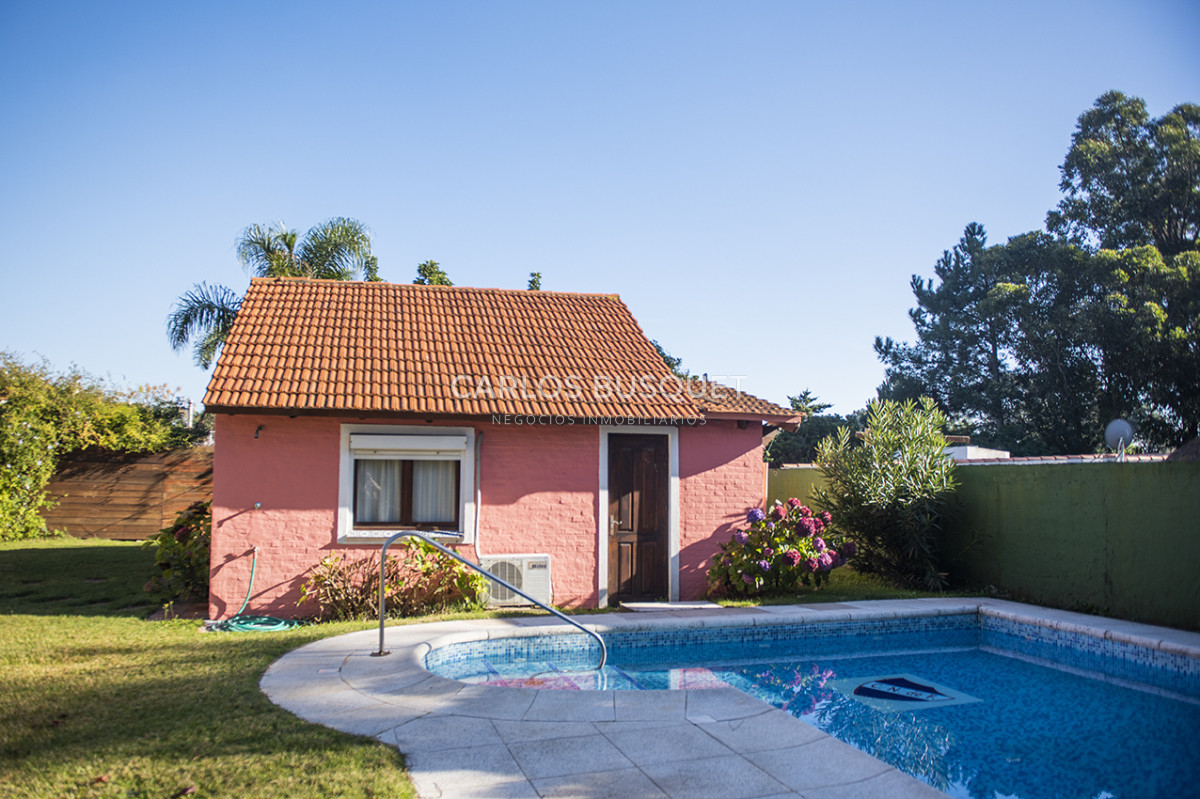 Casa ID.1813 - Muy linda casa en venta, zona inmejorable, 3 dormitorios y servicio