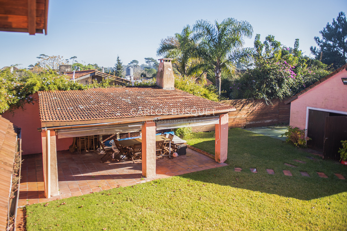 Casa ID.1813 - Muy linda casa en venta, zona inmejorable, 3 dormitorios y servicio