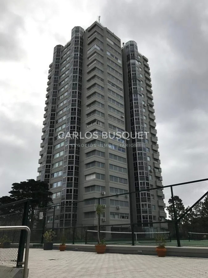 Apartamento ID.652 - Vende apartamento 3 dormitorios en suite, en Roosevelt Punta del Este.