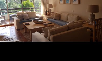 Departamento de 3 dormitorios mas dependencia en venta. Punta del Este