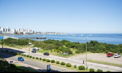Apartamento en venta con vista al mar, primera fila- 3 dormitorios Punta del Este