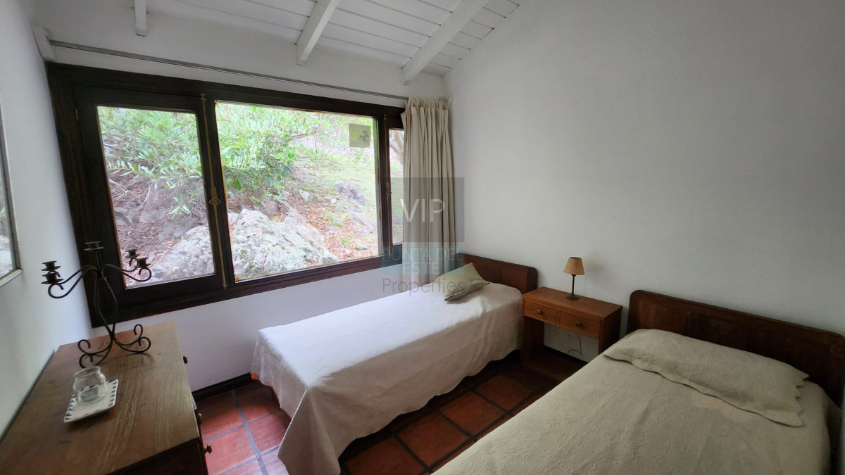 Casa ID.2528 - Vende casa de 4 dormitorios con vista a la laguna del sauce, Maldonado 