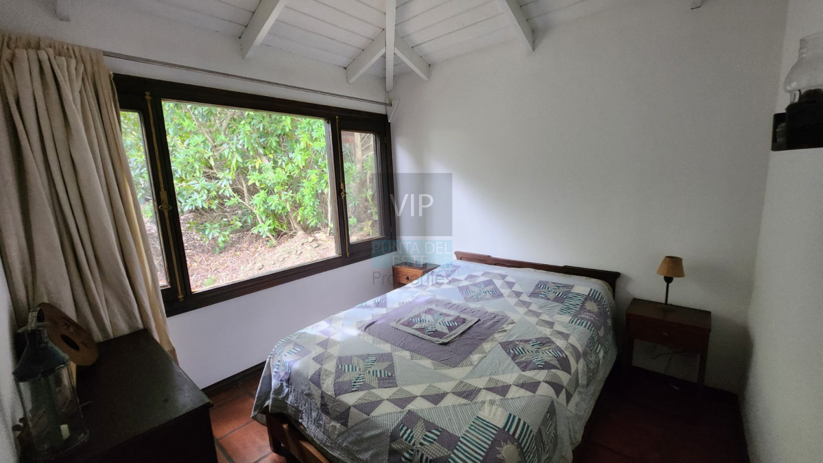 Casa ID.2528 - Vende casa de 4 dormitorios con vista a la laguna del sauce, Maldonado 