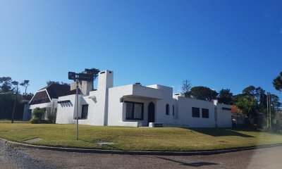 Hermosa Casa  3 Dormitorios a pasos de la playa!!!
