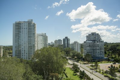 Vende gran apartamento en Brava - Punta del Este de 3 Dormitorios - PSK2222A