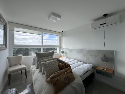 Vende departamento en Torre ONE, Punta del Este - PSK2221A