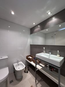 Vende departamento en Torre ONE, Punta del Este - PSK2221A