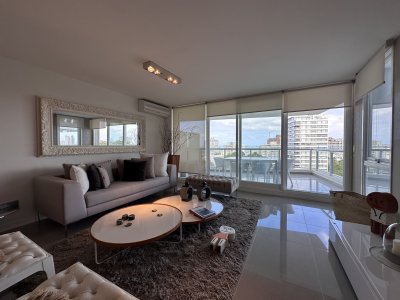 Vende departamento en Torre ONE, Punta del Este - PSK2221A