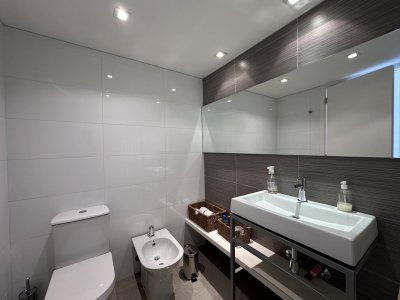 Vende departamento en Torre ONE, Punta del Este - PSK2221A