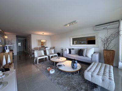 Vende departamento en Torre ONE, Punta del Este - PSK2221A