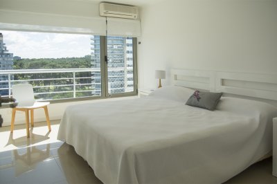 Vende gran apartamento en Brava - Punta del Este de 3 Dormitorios - PSK2222A