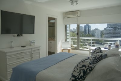 Vende gran apartamento en Brava - Punta del Este de 3 Dormitorios - PSK2222A