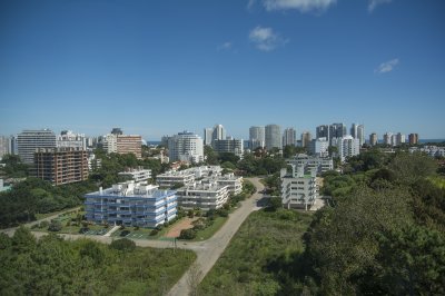 Vende gran apartamento en Brava - Punta del Este de 3 Dormitorios - PSK2222A