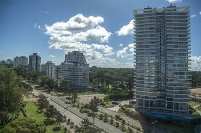 Vende gran apartamento en Brava - Punta del Este de 3 Dormitorios - PSK2222A