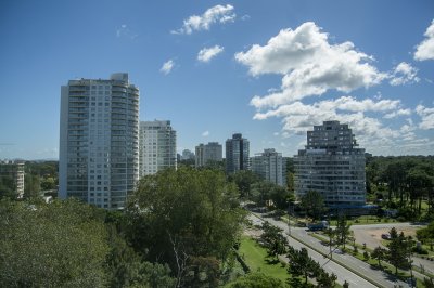 Vende gran apartamento en Brava - Punta del Este de 3 Dormitorios - PSK2222A