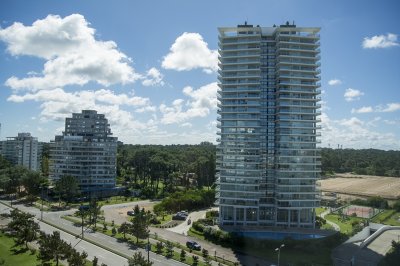 Vende gran apartamento en Brava - Punta del Este de 3 Dormitorios - PSK2222A
