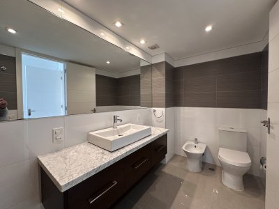 Vende departamento en Torre ONE, Punta del Este - PSK2221A