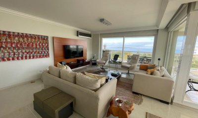 Apartamento en venta en Mansa, Punta del Este de 3 dormitorios en suite.
