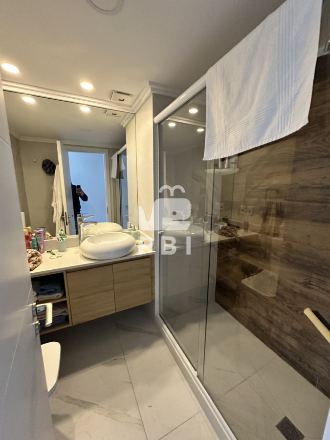 VmVuZGUgZGVwYXJ0YW1lbnRvIGRlIDIgZG9ybWl0b3Jpb3MgZW4gUGxheWEgTWFuc2EsIFB1bnRhIGRlbCBFc3RlICAtIEVkaWZpY2lvIC8gVG9ycmUgQ3J1Y2Vyb3MgLSBSZWYgOiBQQkkxNTM3Ng==