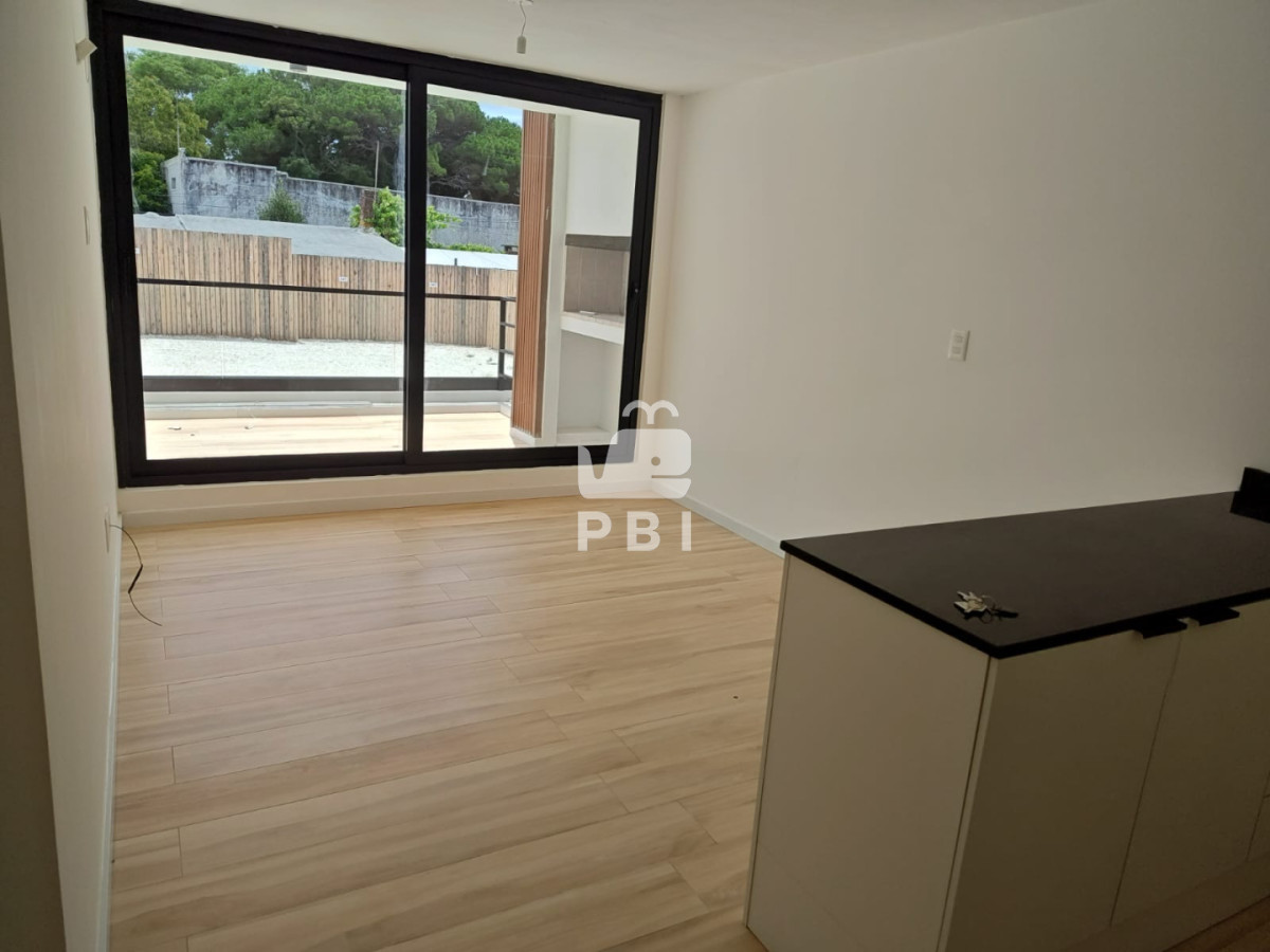 QXBhcnRhbWVudG8gZGUgMSBkb3JtaXRvcmlvIGEgZXN0cmVuYXIgYSBwYXNvcyBkZWwgbWFyIC0gRWRpZmljaW8gLyBUb3JyZSBHZW5vdmEgLSBSZWYgOiBQQkkxNTczNg==