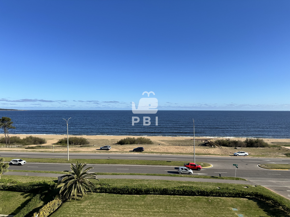 VmVuZGUgZGVwYXJ0YW1lbnRvIGRlIDIgZG9ybWl0b3Jpb3MgZW4gUGxheWEgTWFuc2EsIFB1bnRhIGRlbCBFc3RlICAtIEVkaWZpY2lvIC8gVG9ycmUgQ3J1Y2Vyb3MgLSBSZWYgOiBQQkkxNTM3Ng==