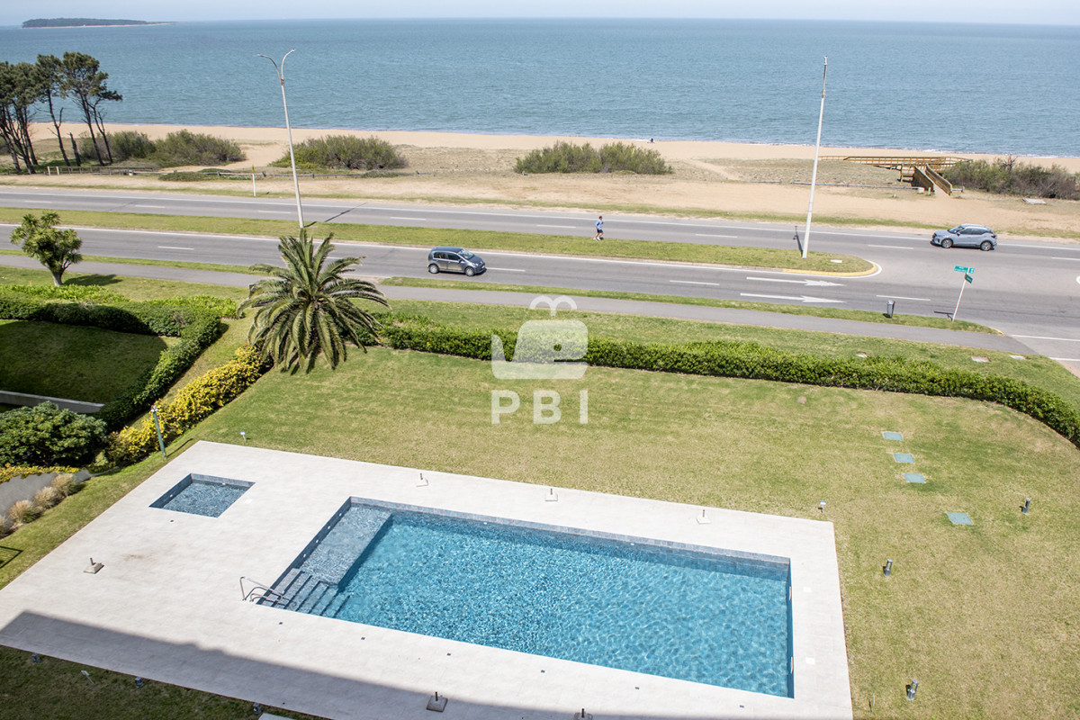 VmVuZGUgZGVwYXJ0YW1lbnRvIGRlIDIgZG9ybWl0b3Jpb3MgZW4gUGxheWEgTWFuc2EsIFB1bnRhIGRlbCBFc3RlICAtIEVkaWZpY2lvIC8gVG9ycmUgQ3J1Y2Vyb3MgLSBSZWYgOiBQQkkxNTM3Ng==