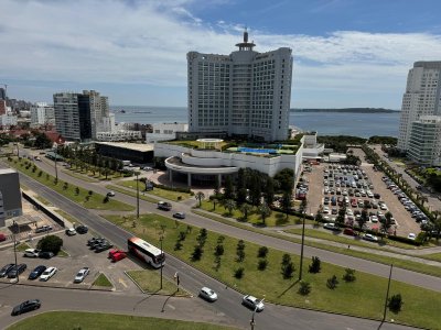 Apartamento en venta  3 dormitorios en Playa Mansa, Punta del Este. - Casino tower - Ref : PBI14333