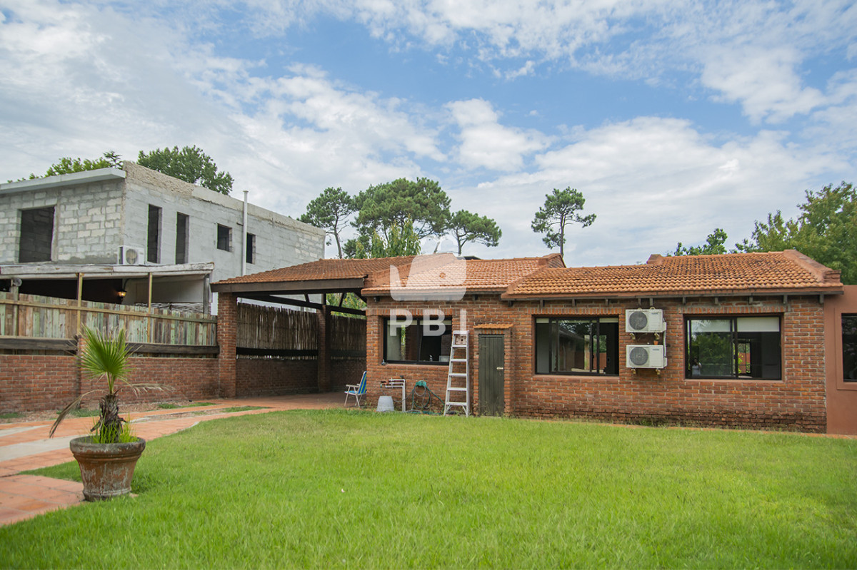 RW4gdmVudGEgY2FzYSBkZSAzIERvcm1pdG9yaW9zIGVuIEphcmRpbmVzIGRlIEPDs3Jkb2JhIGNvbiBCYXJiYWNvYSAgLSBSZWYgOiBQQkkxNTcxMQ==