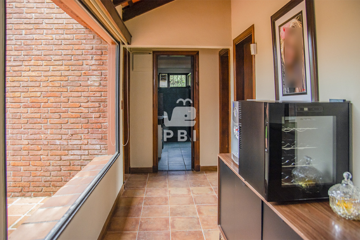 RW4gdmVudGEgY2FzYSBkZSAzIERvcm1pdG9yaW9zIGVuIEphcmRpbmVzIGRlIEPDs3Jkb2JhIGNvbiBCYXJiYWNvYSAgLSBSZWYgOiBQQkkxNTcxMQ==