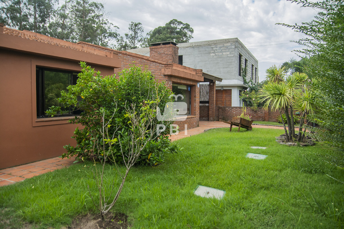 RW4gdmVudGEgY2FzYSBkZSAzIERvcm1pdG9yaW9zIGVuIEphcmRpbmVzIGRlIEPDs3Jkb2JhIGNvbiBCYXJiYWNvYSAgLSBSZWYgOiBQQkkxNTcxMQ==