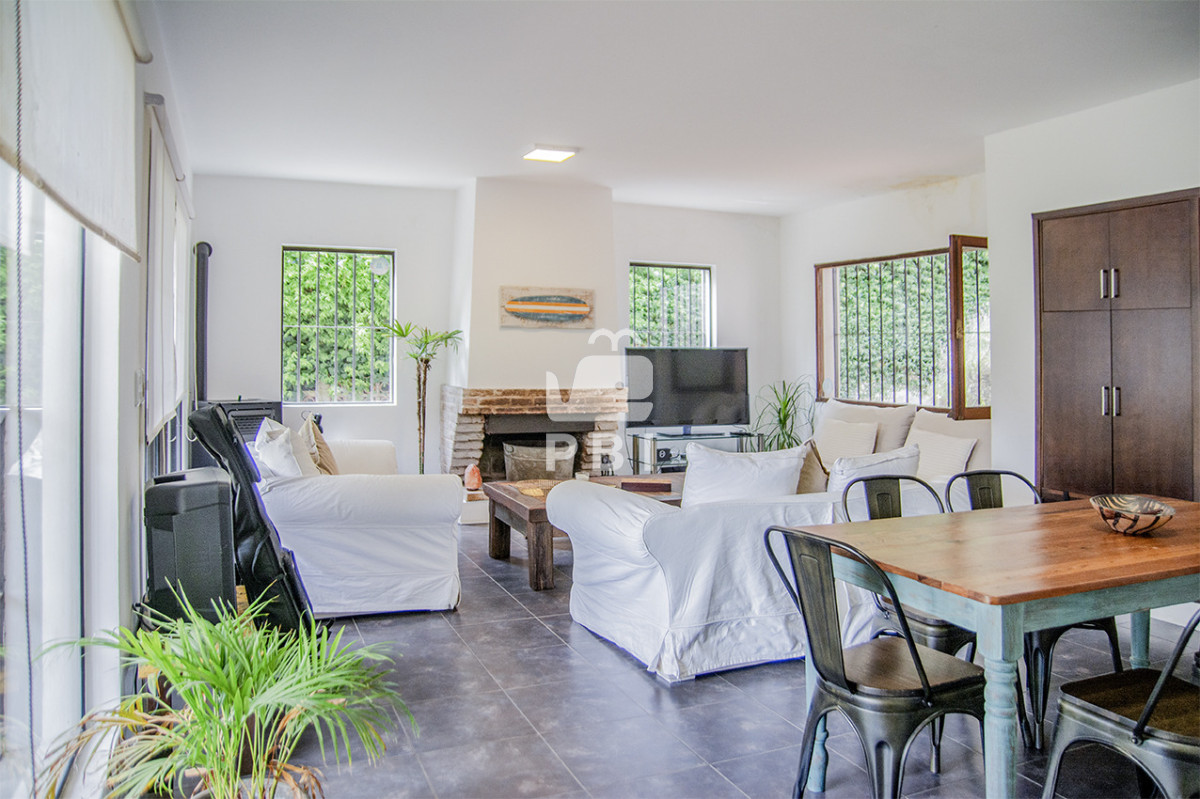 RXhjZWxlbnRlIGNoYWxldCBkZSA1IGRvcm1pdG9yaW9zIGVuIHZlbnRhIGEgcGFzb3MgZGUgUGxheWEgTWFuc2EgUHVudGEgZGVsIEVzdGUgLSBSZWYgOiBQQkkxNTc1OA==