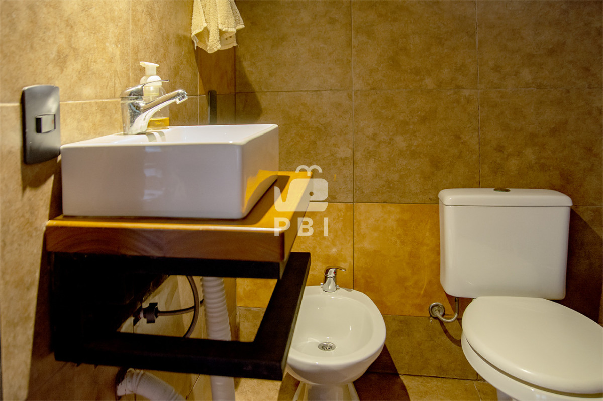 RW4gdmVudGEgY2FzYSBkZSAzIERvcm1pdG9yaW9zIGVuIEphcmRpbmVzIGRlIEPDs3Jkb2JhIGNvbiBCYXJiYWNvYSAgLSBSZWYgOiBQQkkxNTcxMQ==