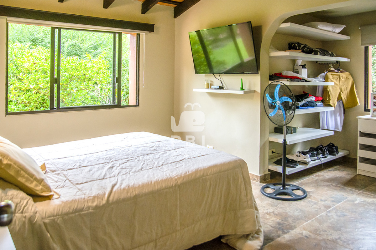 RW4gdmVudGEgY2FzYSBkZSAzIERvcm1pdG9yaW9zIGVuIEphcmRpbmVzIGRlIEPDs3Jkb2JhIGNvbiBCYXJiYWNvYSAgLSBSZWYgOiBQQkkxNTcxMQ==