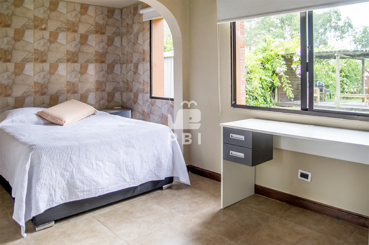 RW4gdmVudGEgY2FzYSBkZSAzIERvcm1pdG9yaW9zIGVuIEphcmRpbmVzIGRlIEPDs3Jkb2JhIGNvbiBCYXJiYWNvYSAgLSBSZWYgOiBQQkkxNTcxMQ==