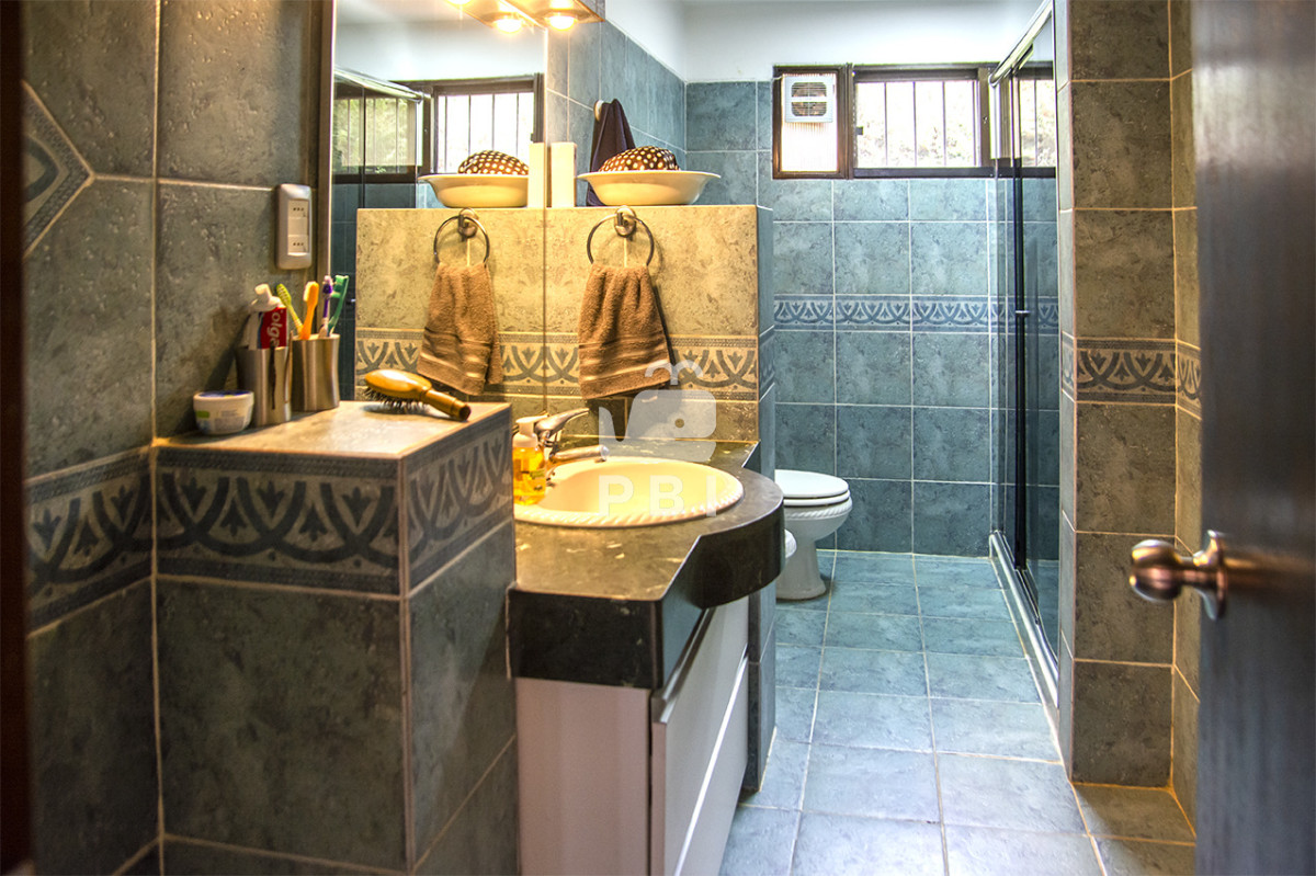 RW4gdmVudGEgY2FzYSBkZSAzIERvcm1pdG9yaW9zIGVuIEphcmRpbmVzIGRlIEPDs3Jkb2JhIGNvbiBCYXJiYWNvYSAgLSBSZWYgOiBQQkkxNTcxMQ==