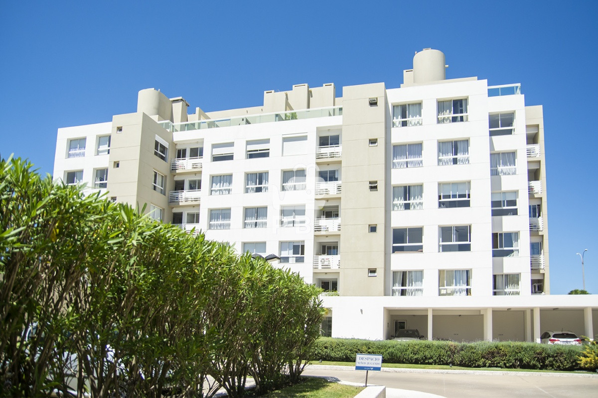 VmVuZGUgZGVwYXJ0YW1lbnRvIGRlIDIgZG9ybWl0b3Jpb3MgZW4gUGxheWEgTWFuc2EsIFB1bnRhIGRlbCBFc3RlICAtIEVkaWZpY2lvIC8gVG9ycmUgQ3J1Y2Vyb3MgLSBSZWYgOiBQQkkxNTM3Ng==