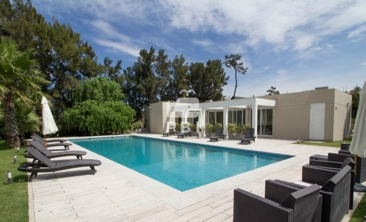 VmVuZGUgZGVwYXJ0YW1lbnRvIGRlIDIgZG9ybWl0b3Jpb3MgZW4gUGxheWEgTWFuc2EsIFB1bnRhIGRlbCBFc3RlICAtIEVkaWZpY2lvIC8gVG9ycmUgQ3J1Y2Vyb3MgLSBSZWYgOiBQQkkxNTM3Ng==