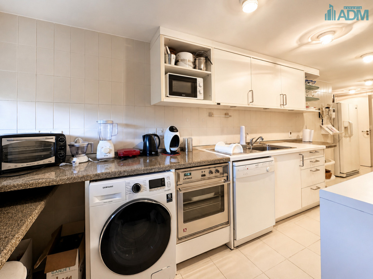 Apartamento ID.2021 - Departamento en Portofino con 2 garajes y hermosa vista al Puerto, Punta del Este