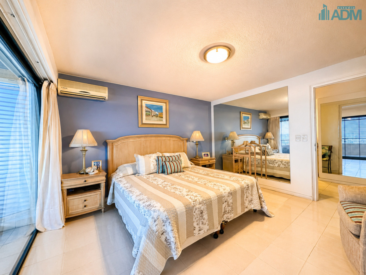 Apartamento ID.2021 - Departamento en Portofino con 2 garajes y hermosa vista al Puerto, Punta del Este