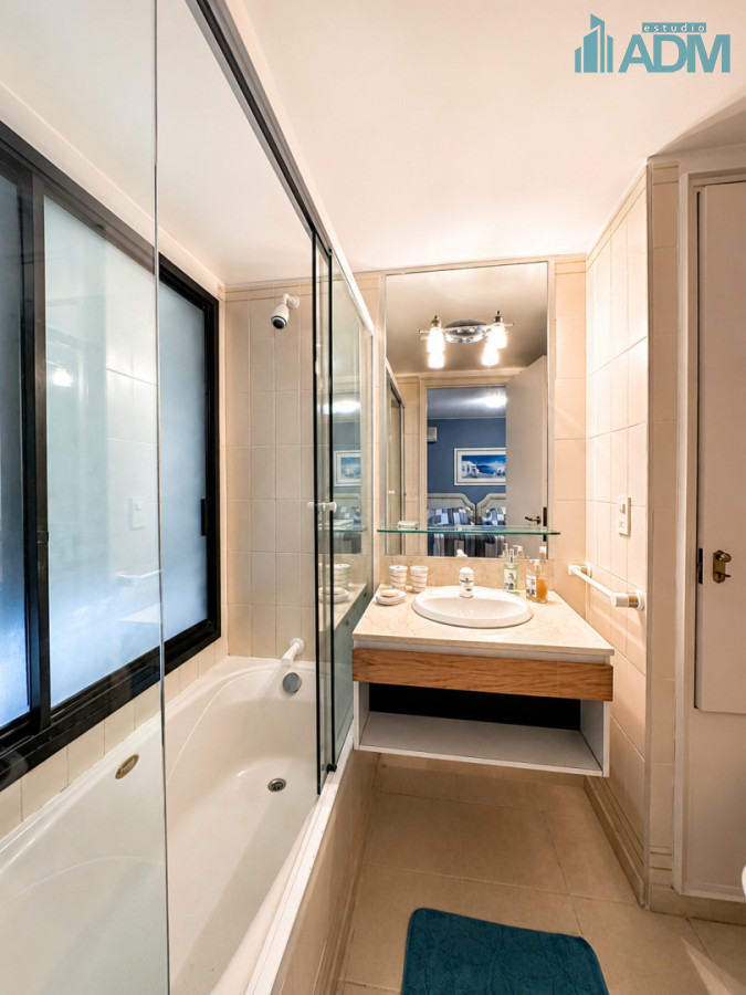 Apartamento ID.2021 - Departamento en Portofino con 2 garajes y hermosa vista al Puerto, Punta del Este