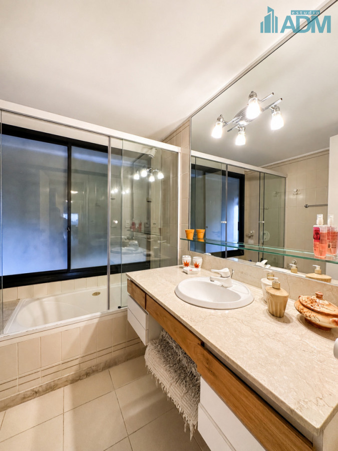 Apartamento ID.2021 - Departamento en Portofino con 2 garajes y hermosa vista al Puerto, Punta del Este