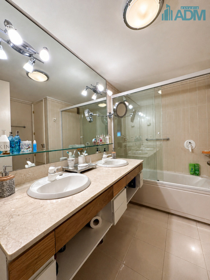 Apartamento ID.2021 - Departamento en Portofino con 2 garajes y hermosa vista al Puerto, Punta del Este