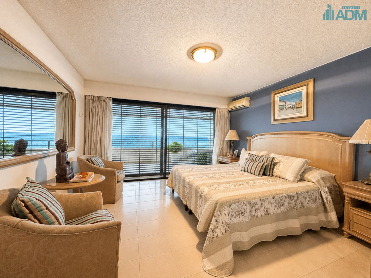Apartamento ID.2021 - Departamento en Portofino con 2 garajes y hermosa vista al Puerto, Punta del Este