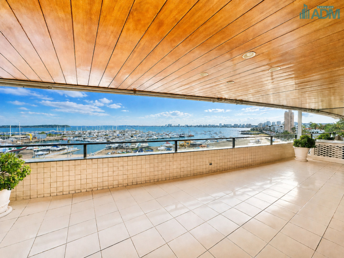 Apartamento ID.2021 - Departamento en Portofino con 2 garajes y hermosa vista al Puerto, Punta del Este
