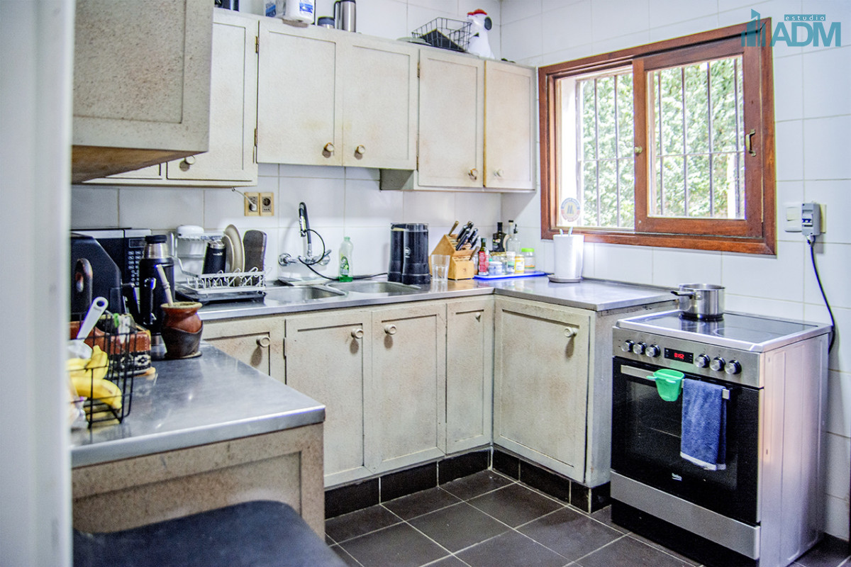 Casa ID.2425 - Excelente chalet de 5 dormitorios en venta a pasos de Playa Mansa Punta del Este