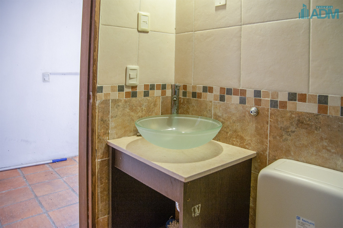 Casa ID.2425 - Excelente chalet de 5 dormitorios en venta a pasos de Playa Mansa Punta del Este