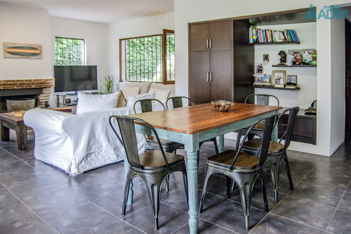 Casa ID.2425 - Excelente chalet de 5 dormitorios en venta a pasos de Playa Mansa Punta del Este