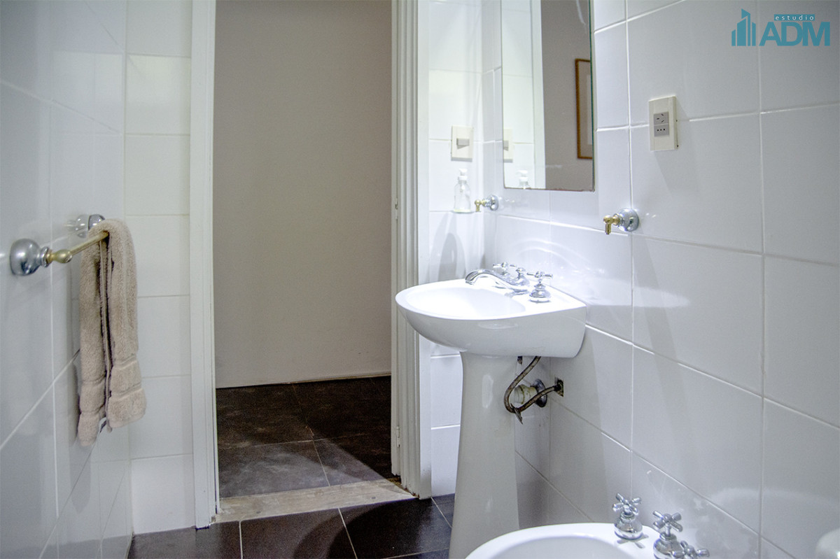 Casa ID.2425 - Excelente chalet de 5 dormitorios en venta a pasos de Playa Mansa Punta del Este