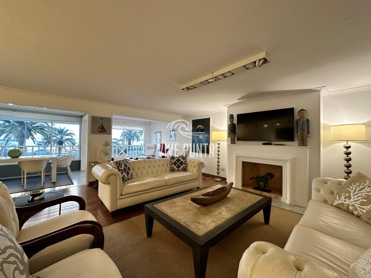 Apartamento ID.836 - Vende espléndido apartamento de 3 dormitorios, con vista al mar, en Puerto, Punta del Este